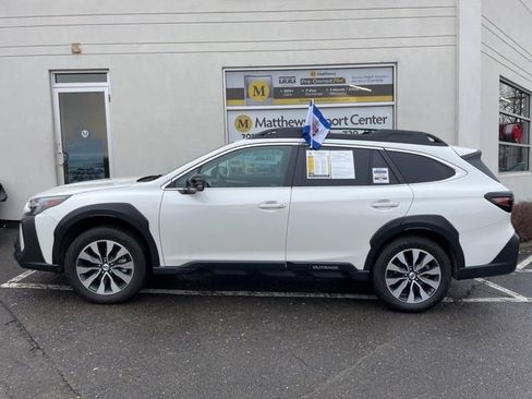Used 2023 Subaru Outback Limited image 2