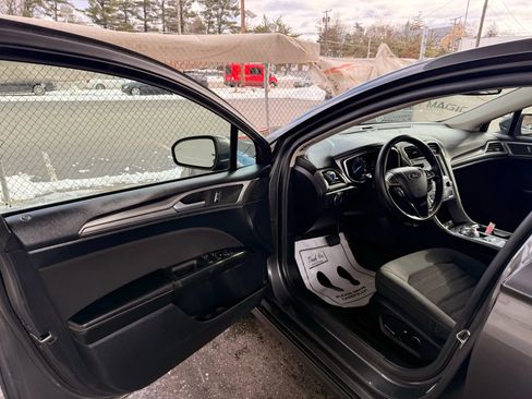 Used 2020 Ford Fusion SE image 14