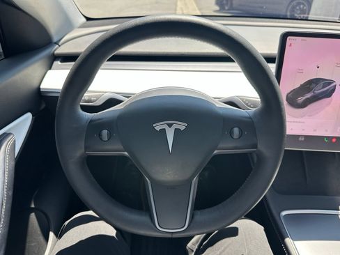 Used 2022 Tesla Model Y Performance AWD/4WD image 3