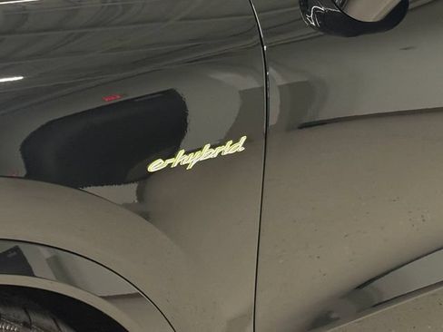 Certified 2026 Porsche Cayenne E-Hybrid Coupe AWD/4WD image 11