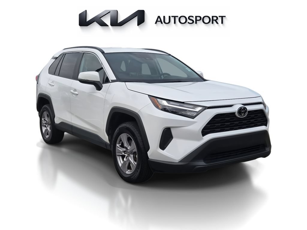 Used 2025 Toyota RAV4 XLE AWD/4WD image 3