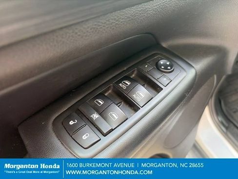 Used 2019 Jeep Grand Cherokee Laredo w/ Laredo X Package AWD/4WD image 16