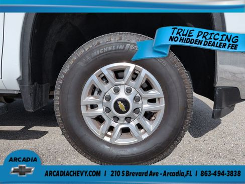 Used 2022 Chevrolet Silverado 2500 LT w/ Convenience Package AWD/4WD image 11