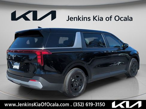 New 2026 Kia Carnival FWD image 3