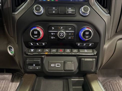 Used 2022 GMC Sierra 2500 Denali w/ Denali Ultimate Package image 21