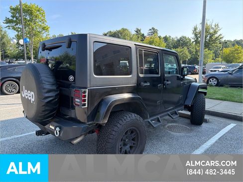 Used 2013 Jeep Wrangler Unlimited Sahara AWD/4WD image 5
