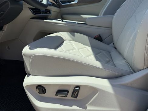 Certified 2025 Volkswagen Atlas SE image 13