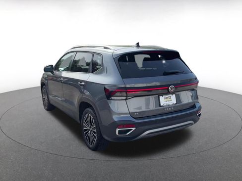 Used 2025 Volkswagen Taos SE FWD image 10