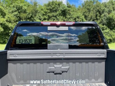 Used 2021 Chevrolet Silverado 1500 LTZ w/ LTZ Premium Package AWD/4WD image 15