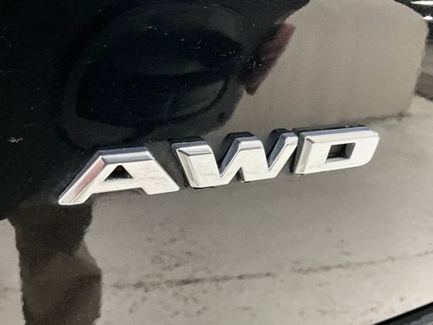 Used 2017 Cadillac XT5 Platinum w/ Driver Assist Package image 28