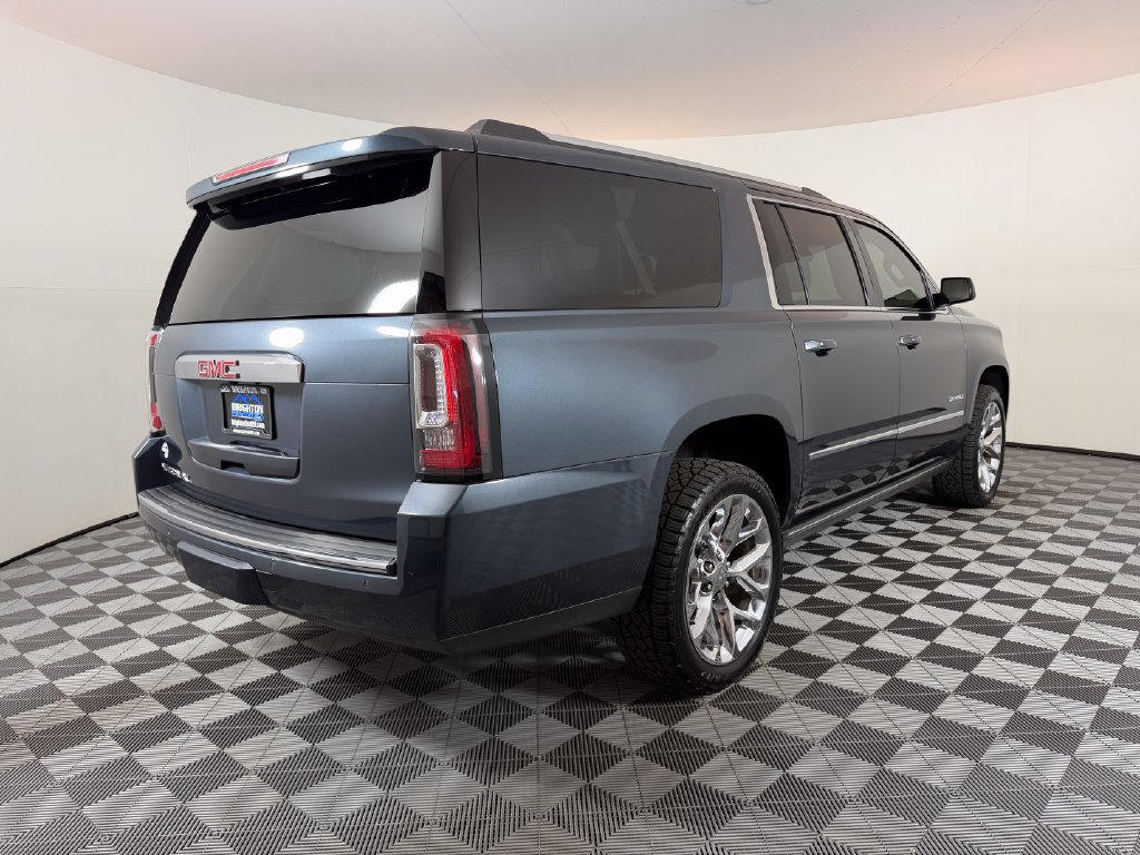 Used 2019 GMC Yukon XL Denali w/ Denali Ultimate Package AWD/4WD image 3