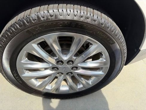 Used 2017 Cadillac XT5 Platinum AWD/4WD image 7