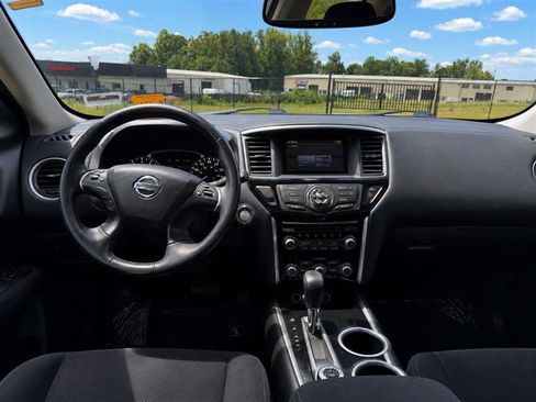 Used 2015 Nissan Pathfinder SV FWD image 16