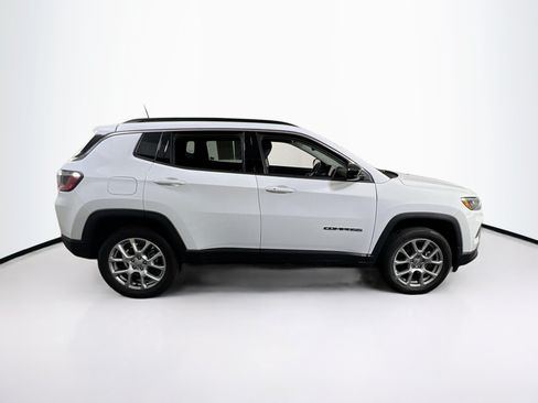 Used 2022 Jeep Compass Latitude AWD/4WD image 4