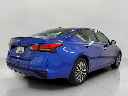 Used 2025 Nissan Altima 2.5 SV FWD image 19