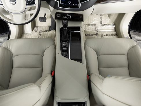 Used 2016 Volvo XC90 T6 Momentum image 40