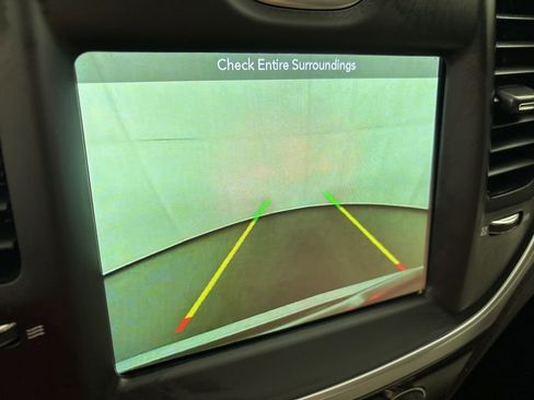 Used 2019 Chrysler 300 Touring w/ Chrome Appearance Package image 31