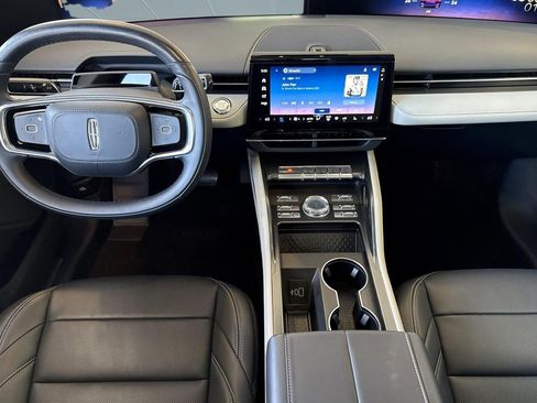 Used 2024 Lincoln Nautilus Premier image 25