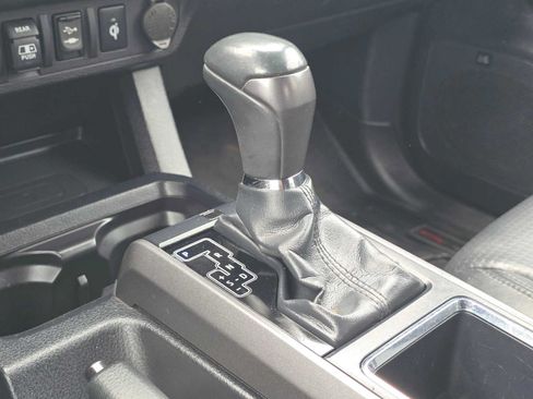 Used 2019 Toyota Tacoma TRD Off-Road AWD/4WD image 37