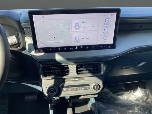 New 2025 Ford Maverick Lariat w/ Black Appearance Package image 9