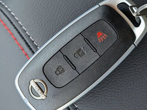 Used 2025 Nissan Kicks SR FWD image 36