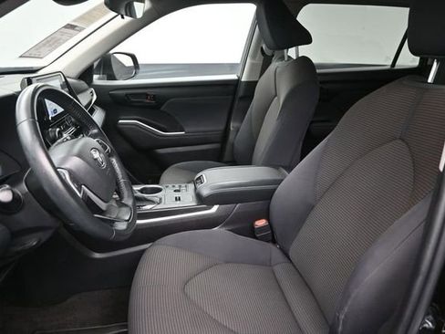 Used 2023 Toyota Highlander LE image 27