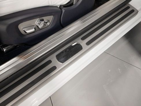 Used 2020 Rolls-Royce Dawn RWD image 39
