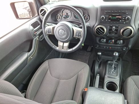 Used 2018 Jeep Wrangler Unlimited Sport AWD/4WD image 14