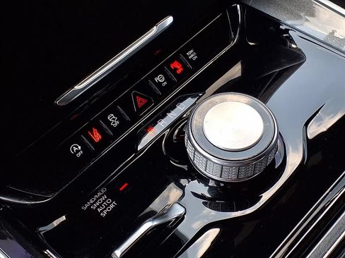 Used 2024 Jeep Wagoneer 4WD w/ Premium Group I image 27