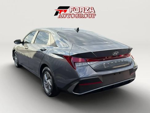 Used 2024 Hyundai Elantra SE FWD image 4