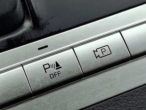 Used 2024 Kia Carnival LX FWD image 26