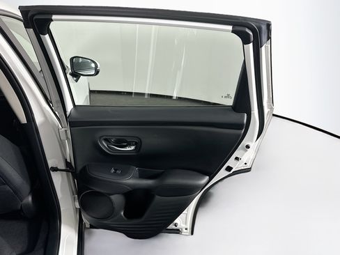 Used 2025 Honda HR-V LX image 27