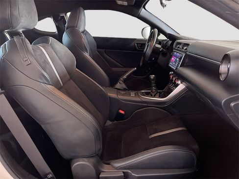 Used 2023 Toyota GR86 Premium image 28