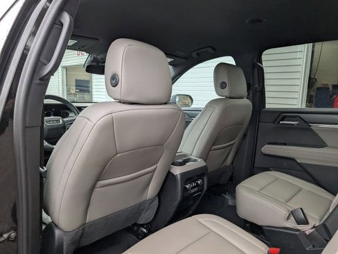 Used 2024 GMC Acadia Elevation image 21