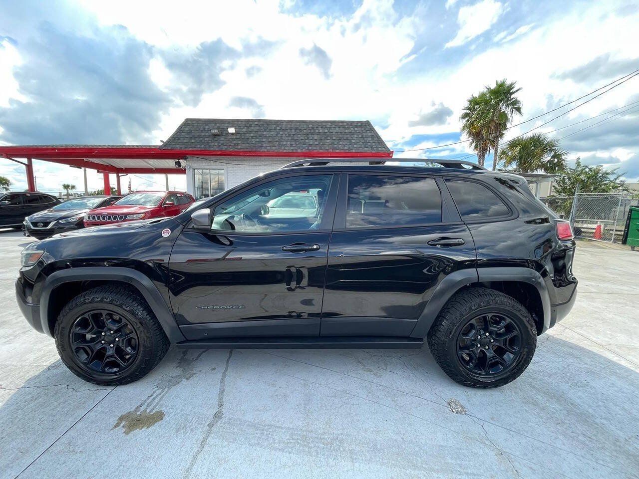 Used 2021 Jeep Cherokee Trailhawk w/ Sun, Sound & Nav Group AWD/4WD image 2