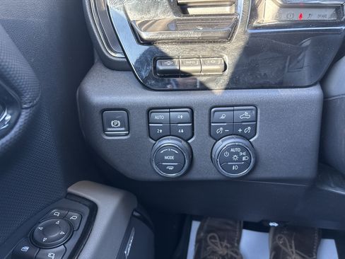 Used 2024 Chevrolet Silverado 1500 ZR2 w/ Technology Package image 19