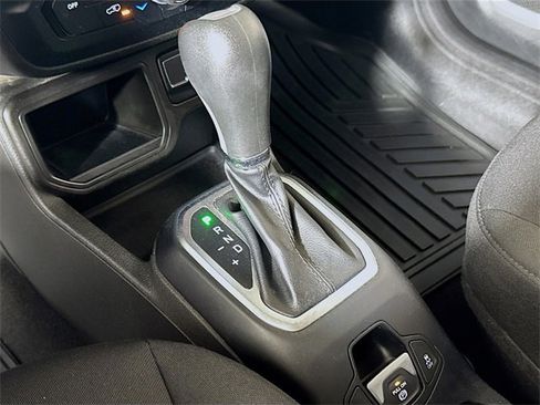 Used 2021 Jeep Renegade Latitude image 14