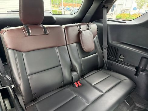 Certified 2022 Ford Explorer Platinum w/ Equipment Group 601A RWD image 18