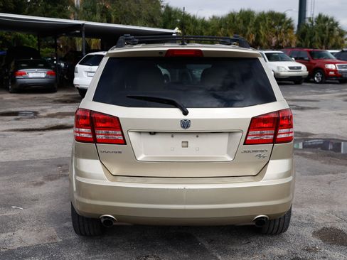 Used 2010 Dodge Journey R/T w/ Navigation & Sound Group I image 9