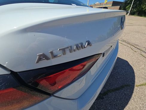 Used 2025 Nissan Altima 2.5 SV FWD image 36