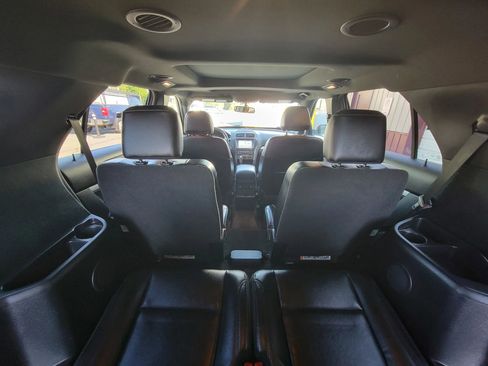 Used 2017 Ford Explorer XLT w/ Equipment Group 202A AWD/4WD image 17