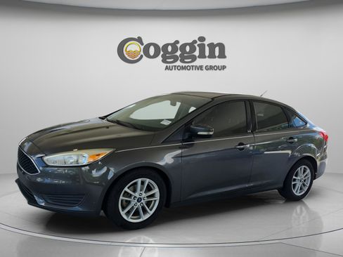 Used 2017 Ford Focus SE FWD image 1