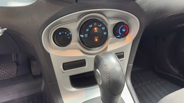 Used 2015 Ford Fiesta SE FWD image 29
