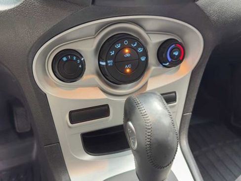 Used 2015 Ford Fiesta SE FWD image 29