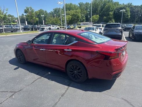 Used 2025 Nissan Altima 2.5 SV w/ SV Special Edition Package FWD image 2