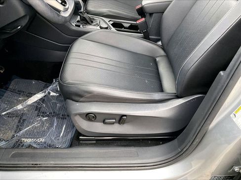 Used 2023 Volkswagen Tiguan SE image 34