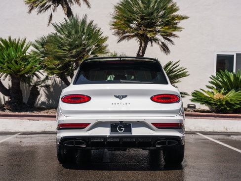 Used 2025 Bentley Bentayga Extended Wheelbase image 29