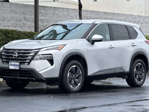 Used 2024 Nissan Rogue SV image 8