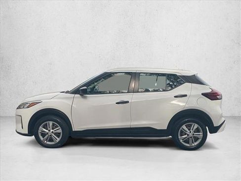 Used 2022 Nissan Kicks S image 9
