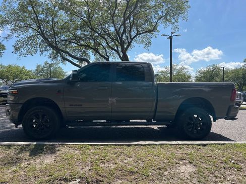 Used 2025 RAM 2500 Laramie AWD/4WD image 2